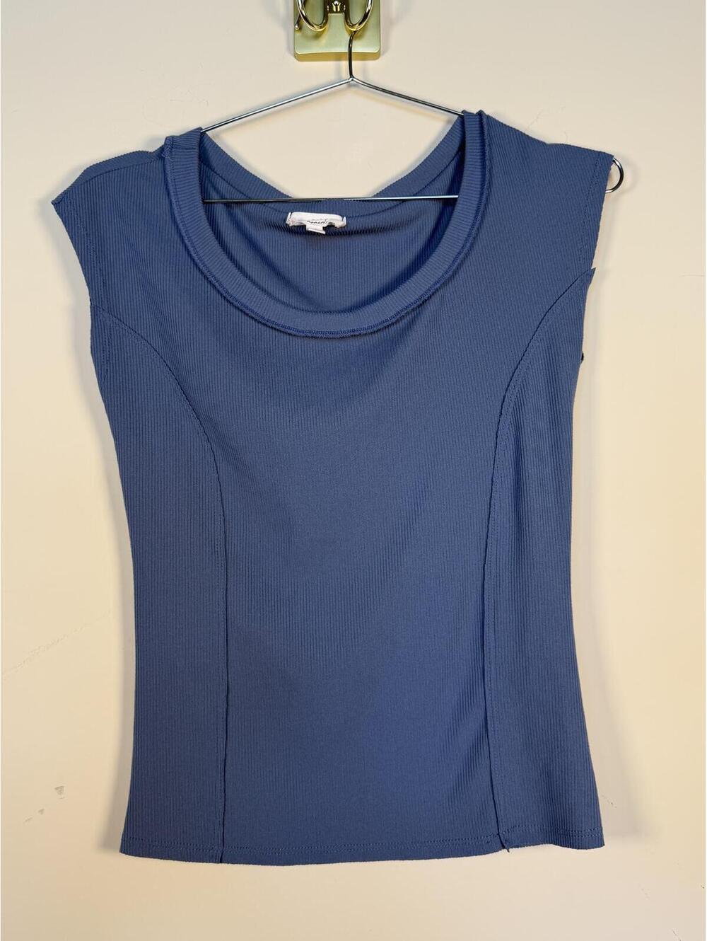 Live in the Moment blue cap sleeve ribbed top size Medium